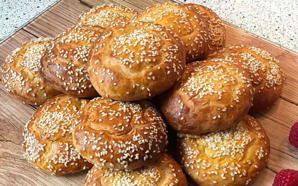 نان کماچ-سوغات-همدان-komach-bread-hamedan-handmade
